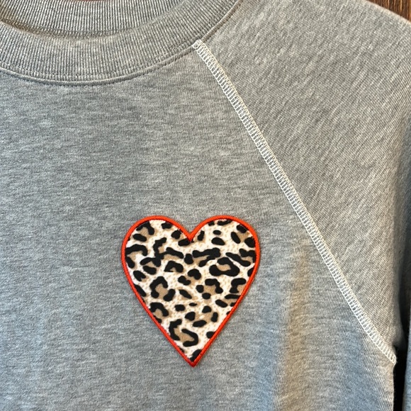 Stella & dot grey sweatshirt leopard heart extra small xs xsmall - Picture 2 of 4